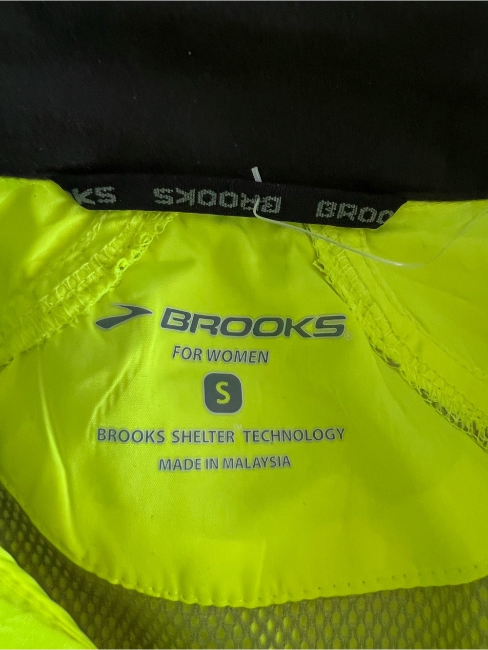 Brooks Shelter Technology Women’s Neon Yellow Runner’s Lightweight Jacket Small - Picture 5 of 5